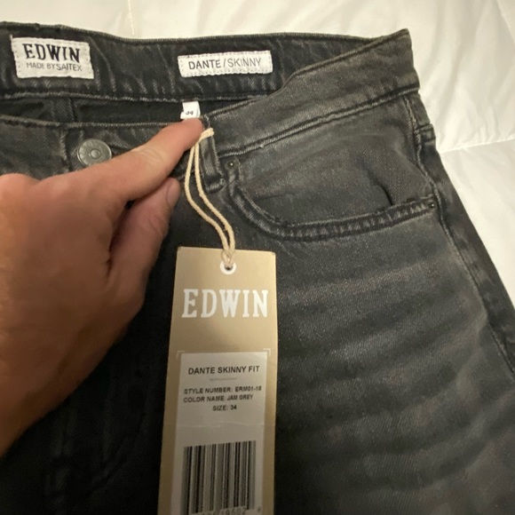These brand  new must have jeans are brand new in great condition - Picture 4 of 9